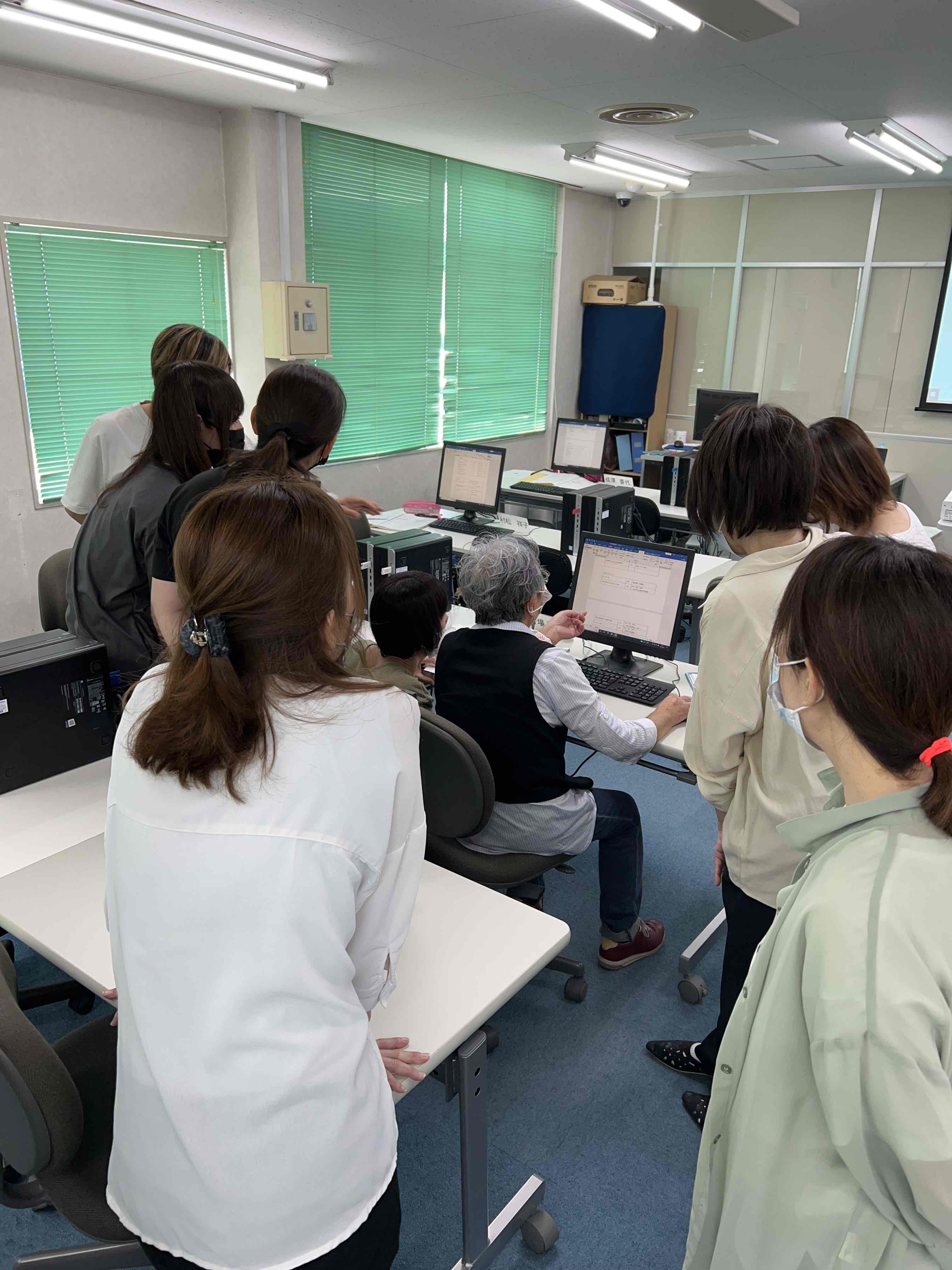 Excelの講習の写真