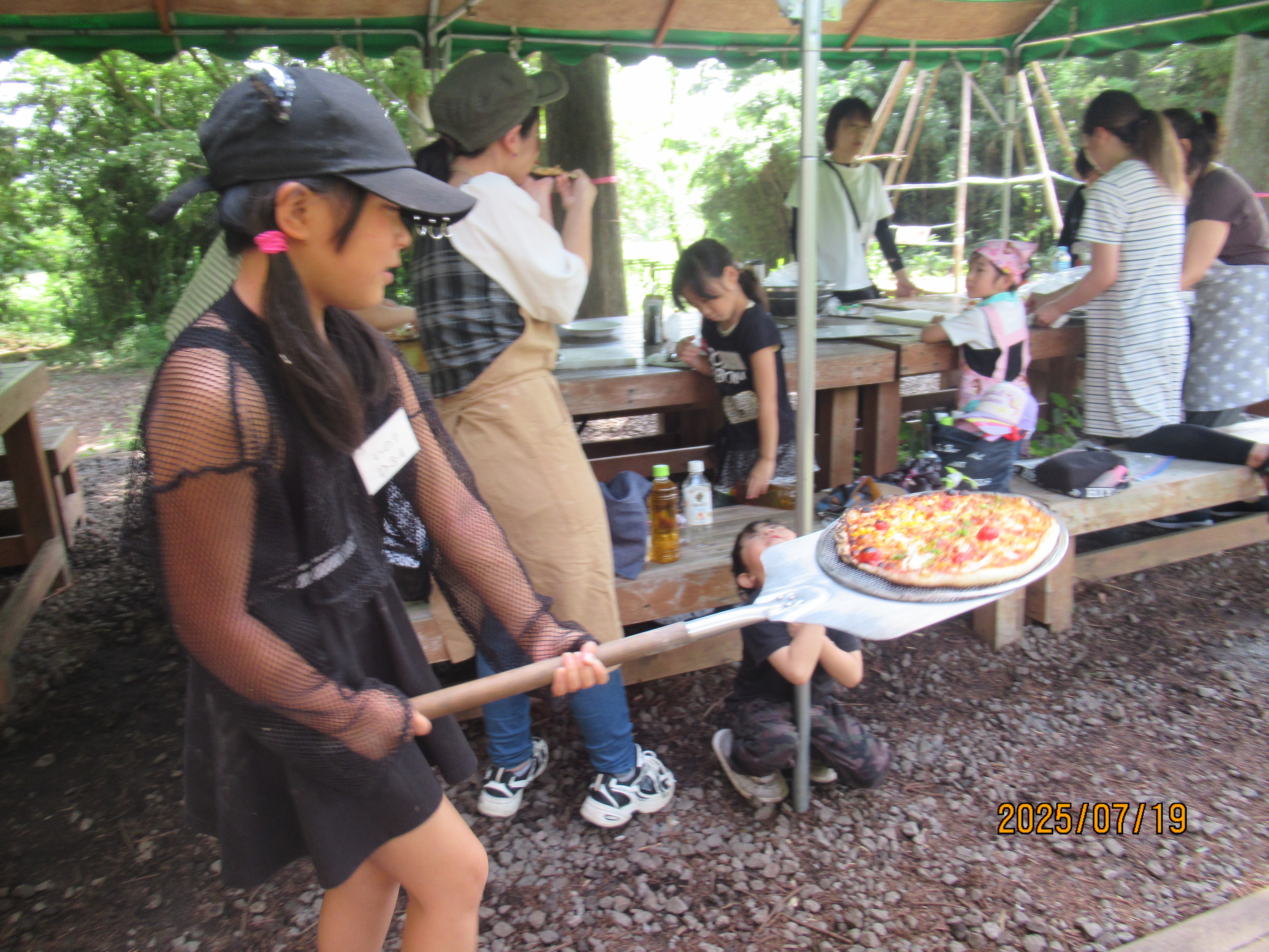 ドラム缶ピザ作りの写真